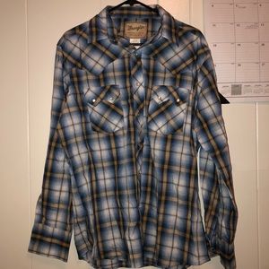 Wrangler button down long sleeve